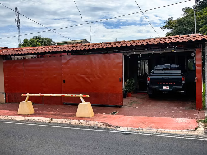 CASA EN VENTA USO SUELO MIXTO – EXCELENTE UBICACIÓN ALAJUELA CENTRO