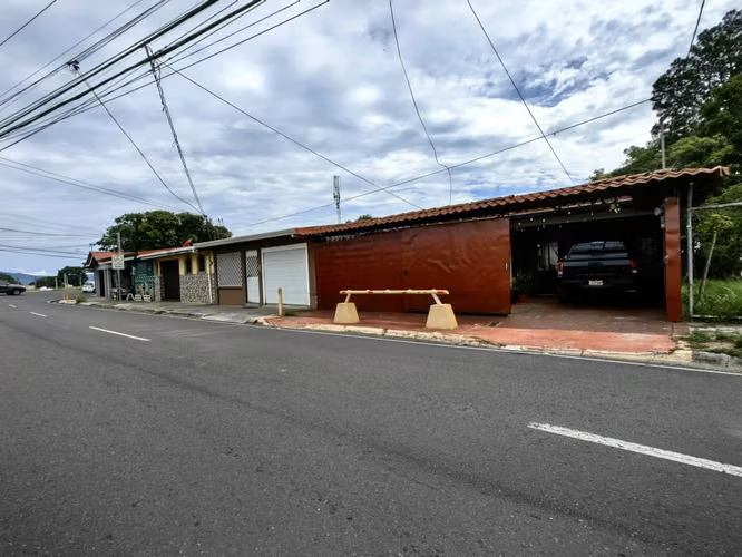 CASA EN VENTA USO SUELO MIXTO – EXCELENTE UBICACIÓN ALAJUELA CENTRO