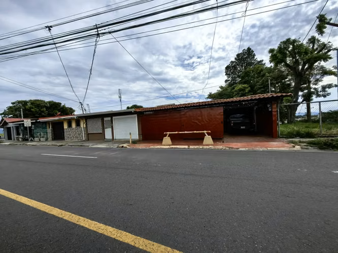 CASA EN VENTA USO SUELO MIXTO – EXCELENTE UBICACIÓN ALAJUELA CENTRO