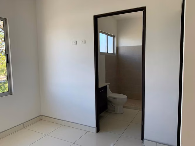 CASA EN ALAJUELA. GUACIMA CENTRO, CONDOMINIO NUEVO CON PISCINA!!! - Imagen 17
