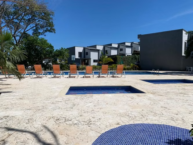 CASA EN ALAJUELA. GUACIMA CENTRO, CONDOMINIO NUEVO CON PISCINA!!! - Imagen 2