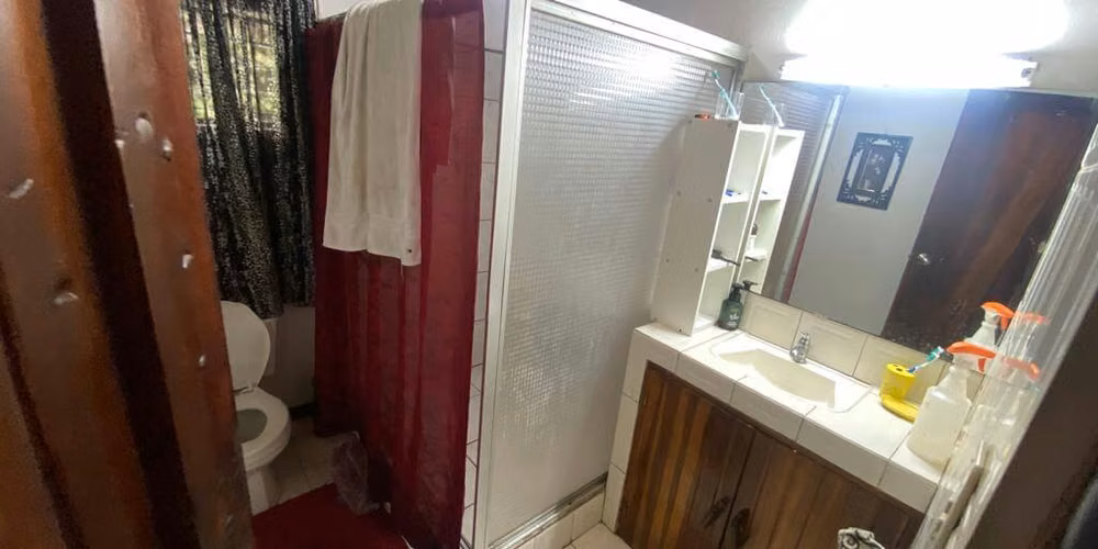 Se vende casa única en pintoresco Centro de Ciudad Colón - Imagen 9