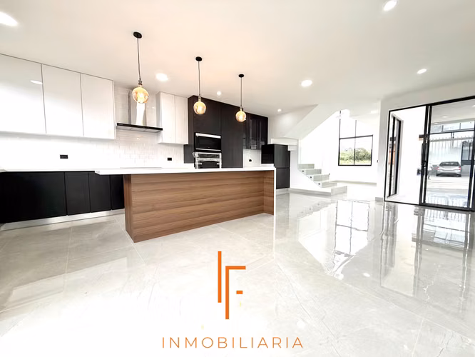 Casas Separadas de 5 Habitaciones en Condominio Tres Ríos