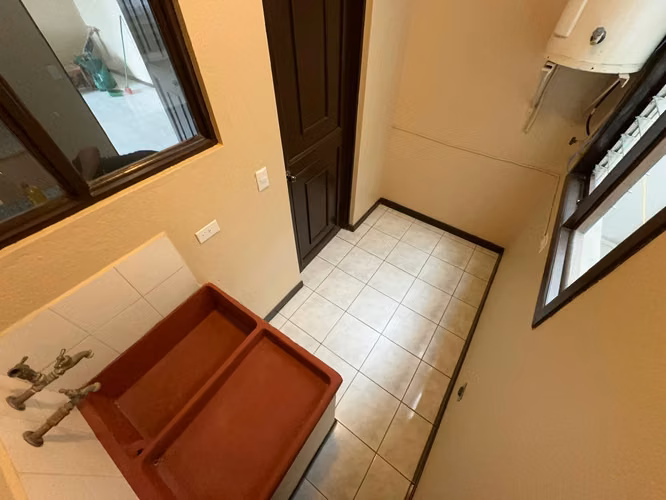 Alquiler de apartamento  en Escazu Centro lugar con excelente ubicación - Imagen 5