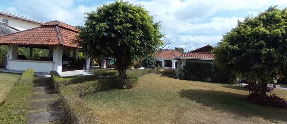 Complejo con varias casas en San Pablo. CC18