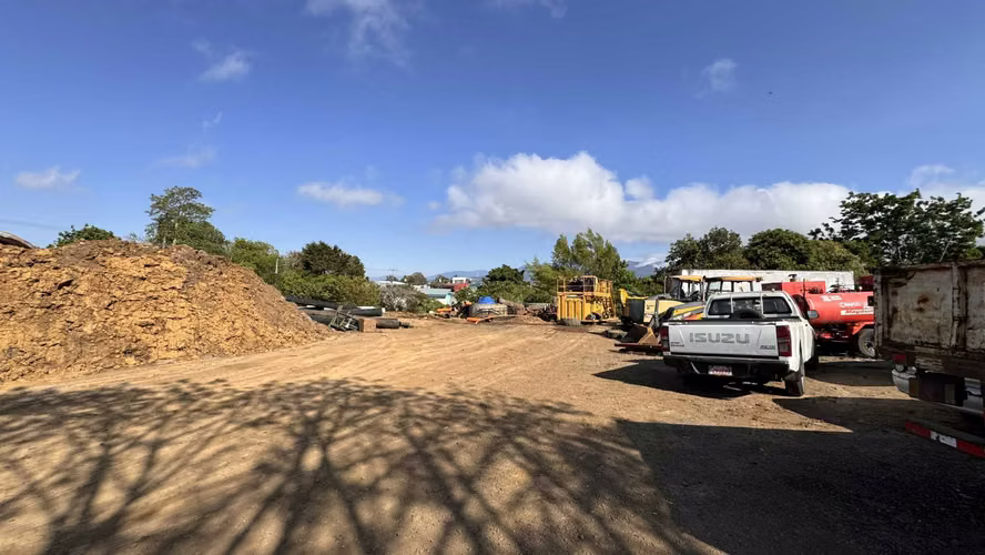 Venta de terreno amplio uso mixto 1 km antes del centro de Coronado