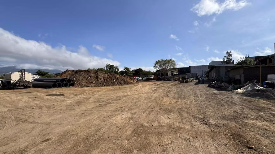 Venta de terreno amplio uso mixto 1 km antes del centro de Coronado