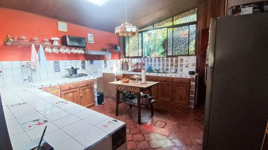 Casa rústica de zocalo/con apartamento en Sabanilla, Montes de Oca