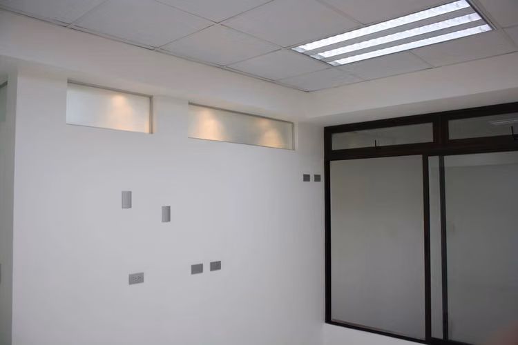 Se alquila local comercial por la Clínica Bíblica, San José - Imagen 7