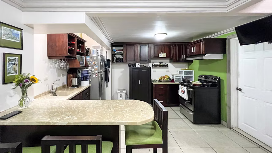 Se vende Propiedad con una Casa y dos Apartamentos, Moravia (FE). - Imagen 4