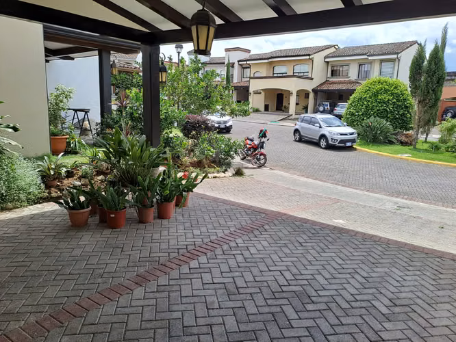 Venta casa en Condominio Lomas de Granadilla, Curridabat