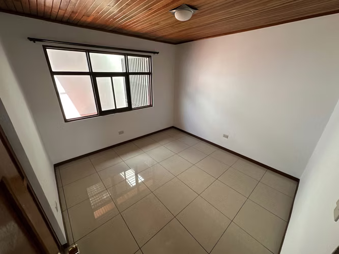 Casa en venta, frente a calle publica. Por el hospital de Heredia. - Imagen 9