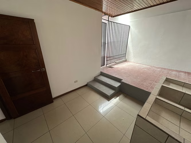 Casa en venta, frente a calle publica. Por el hospital de Heredia. - Imagen 15