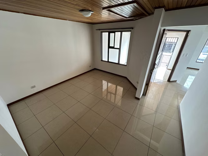 Casa en venta, frente a calle publica. Por el hospital de Heredia. - Imagen 8