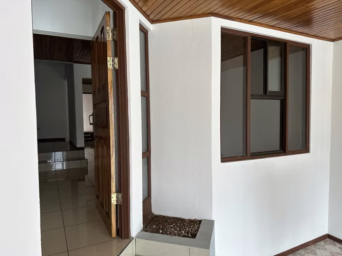 Casa en venta, frente a calle publica. Por el hospital de Heredia. - Imagen 4