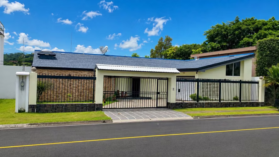 Casa en Venta en Heredia, Ciudad Cariari | Bosques de Doña Rosa, Ideal para Familias - Imagen 1