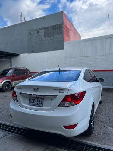 Hyundai Accent Manual 2013 - Imagen 4