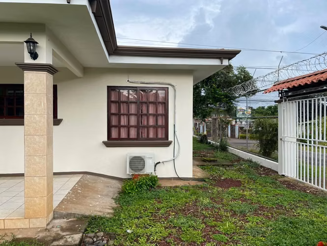 Casa en Venta Orotina
