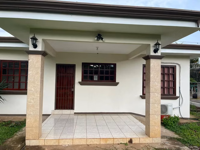 Casa en Venta Orotina