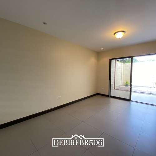 Preciosa casa en condominio con vigilancia 24/7 / La Floresta - Imagen 4