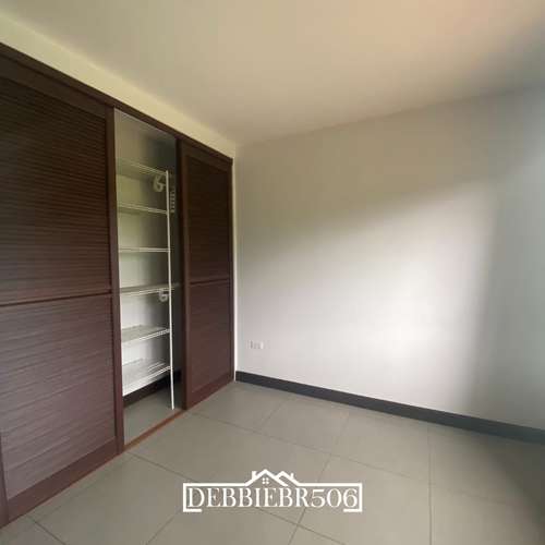 Preciosa casa en condominio con vigilancia 24/7 / La Floresta - Imagen 11