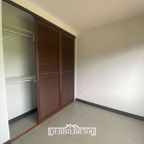 Preciosa casa en condominio con vigilancia 24/7 / La Floresta - Imagen 10
