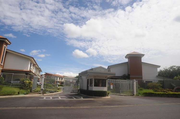 Preciosa casa en condominio con vigilancia 24/7 / La Floresta - Imagen 17