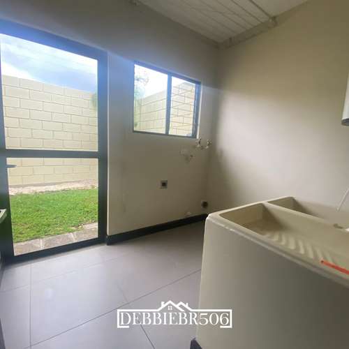 Preciosa casa en condominio con vigilancia 24/7 / La Floresta - Imagen 6