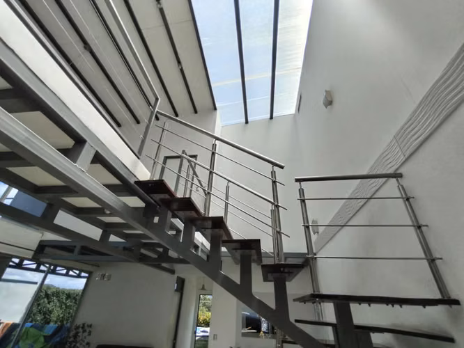 Casa en venta en Atenas, con piscina, terraza, vistas, dos niveles - Imagen 16