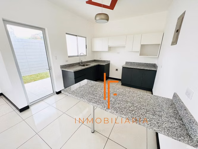 Se Alquila Moderna Casa en Condominio cerca de Curridabat - Imagen 4