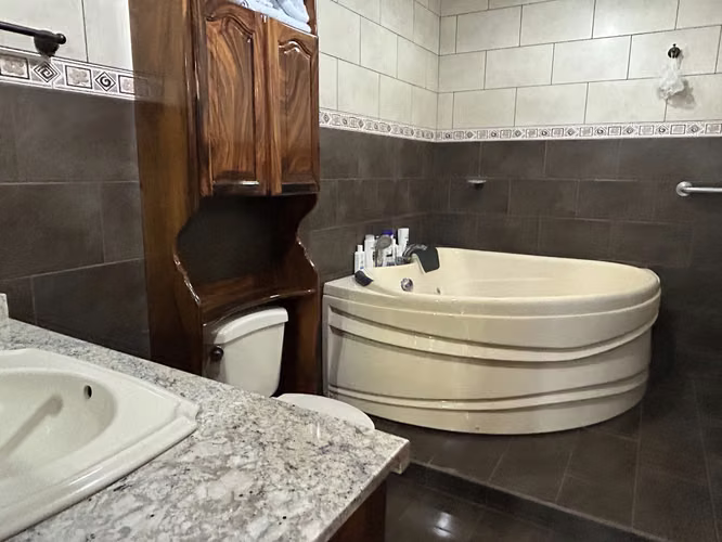 1126 San Juan de Naranjo casa con maravillosa vista! - Imagen 5
