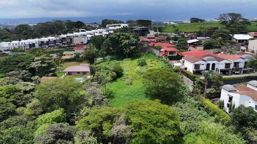 Terreno en venta para desarrollar en Pozos de Santa Ana.