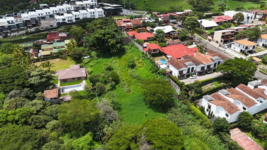 Terreno en venta para desarrollar en Pozos de Santa Ana.