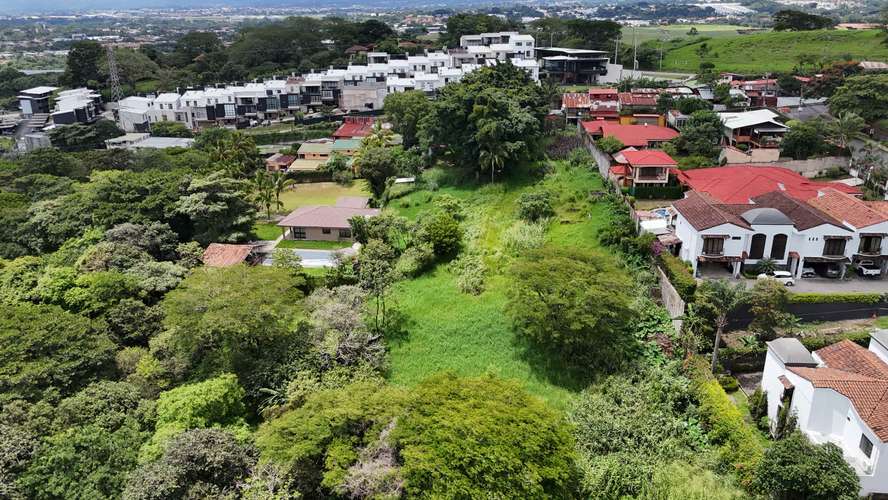 Terreno en venta para desarrollar en Pozos de Santa Ana.
