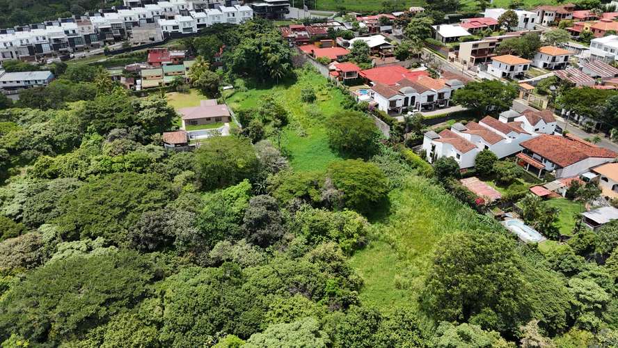 Terreno en venta para desarrollar en Pozos de Santa Ana.