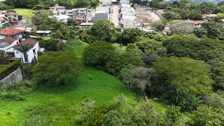Terreno en venta para desarrollar en Pozos de Santa Ana.