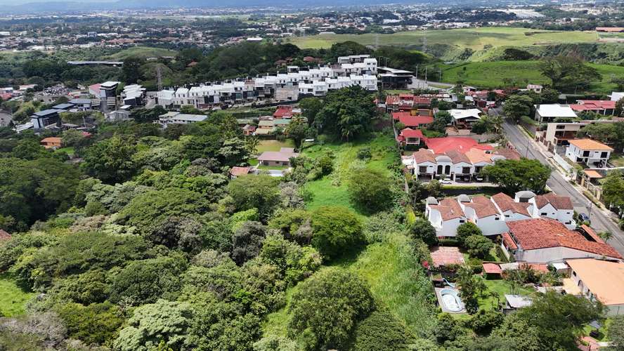 Terreno en venta para desarrollar en Pozos de Santa Ana.