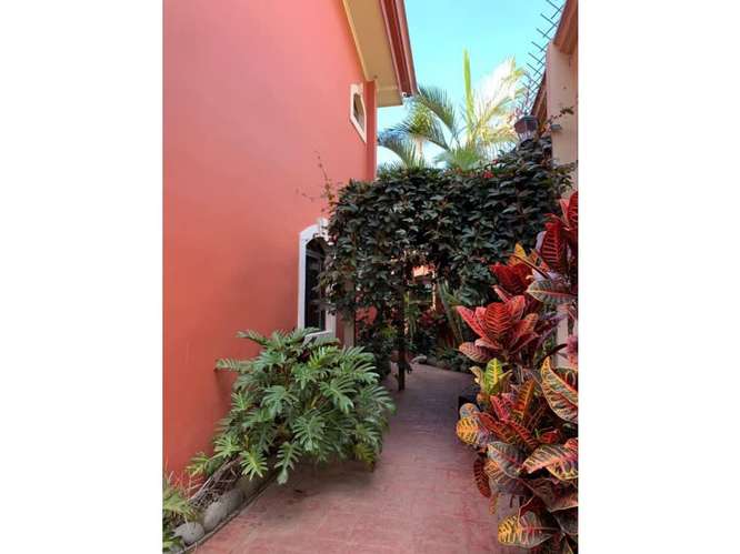 Casa exclusiva en venta en Guayabos de Curridabat - Imagen 11