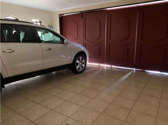Casa exclusiva en venta en Guayabos de Curridabat - Imagen 4
