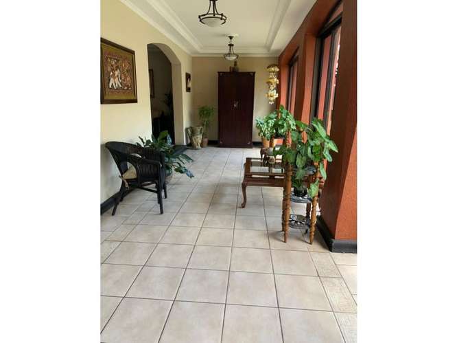 Casa exclusiva en venta en Guayabos de Curridabat - Imagen 12