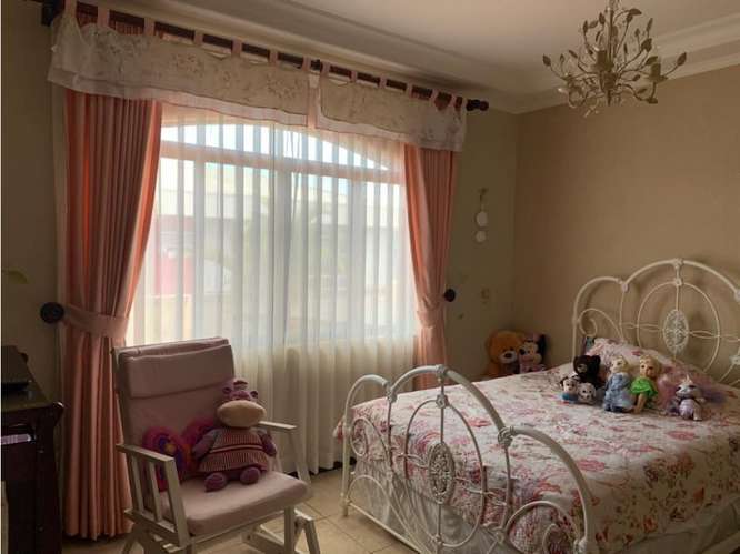 Casa exclusiva en venta en Guayabos de Curridabat - Imagen 9