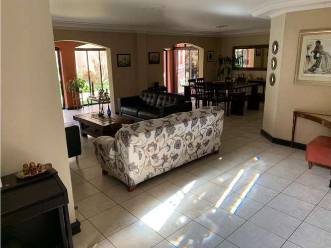 Casa exclusiva en venta en Guayabos de Curridabat - Imagen 2