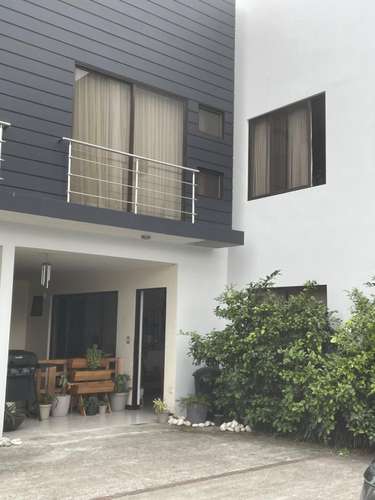 Bella Casa en San Fco de Heredia estilo Town house a 300 mts de Mall Oxigeno 3 hab