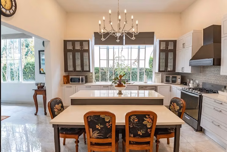 House sale in Santa Ana Exclusive Condo!