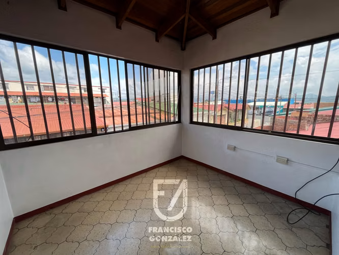 San Ramón/Venta de casa en Zona Comercial (Céntrica) - Imagen 7