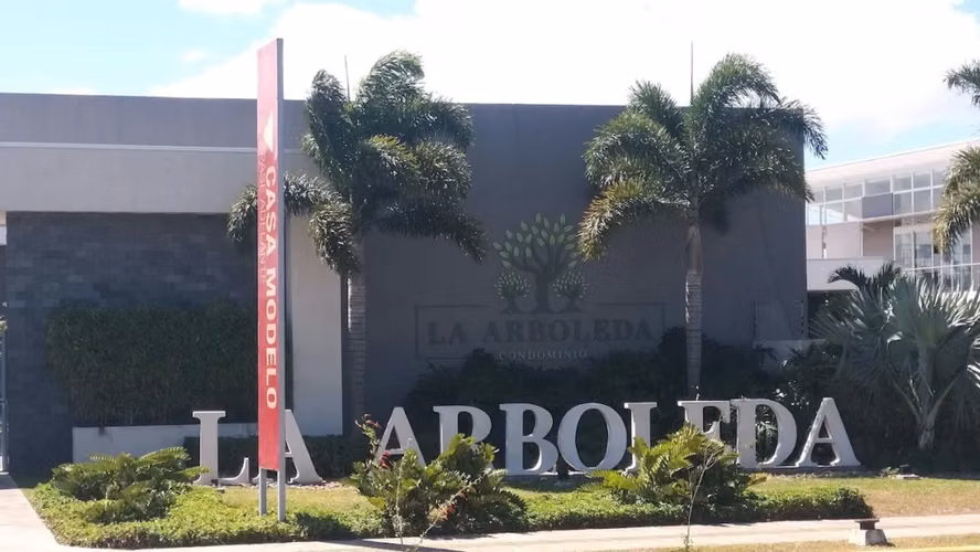 LA ARBOLEDA – BELÉN | Casa Esquinera · Alquiler o Venta · Mudanza Inmediata