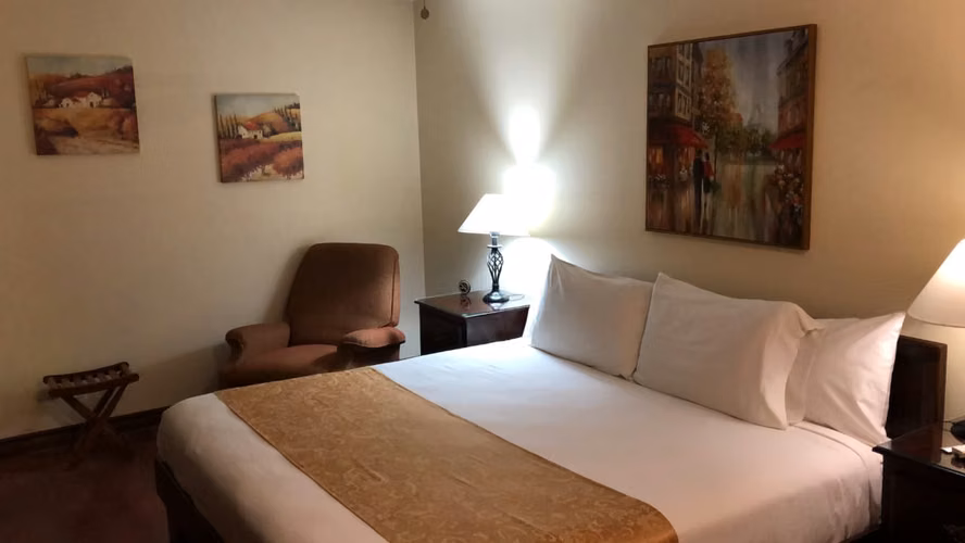 Venta Propiedad con 2 Casas en Heredia Belén Ciudad Cariari | Piscina y 1.821 m² - Imagen 14