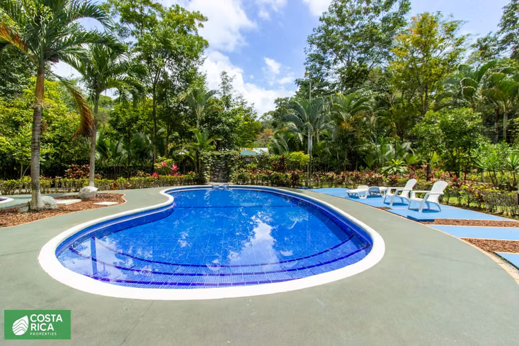 Casa en venta en San Mateo, amueblada, piscina, rancho, amplias zonas verdes y árboles frutales - Imagen 2
