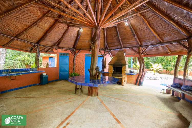 Casa en venta en San Mateo, amueblada, piscina, rancho, amplias zonas verdes y árboles frutales - Imagen 5