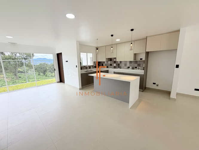 Casa en Condominio con Vista Espectacular y Amenidaes, Tres Ríos